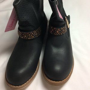 Women's size 6 black boots NEW